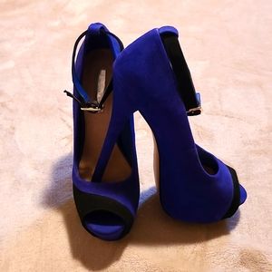 NWOT - Black and Royal Blue  H by Halston Heels (6.5)